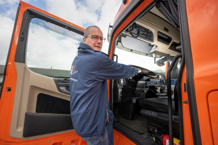 bedrijfsfotografie_zakelijk_portret_chauffeur-pm78tqbl1tz6n9jwzi8fp94v8now8a1b4iaaqarzsw Bedrijfsfotografie Alkmaar en Haarlem Marcel Witte Fotograaf Alkmaar